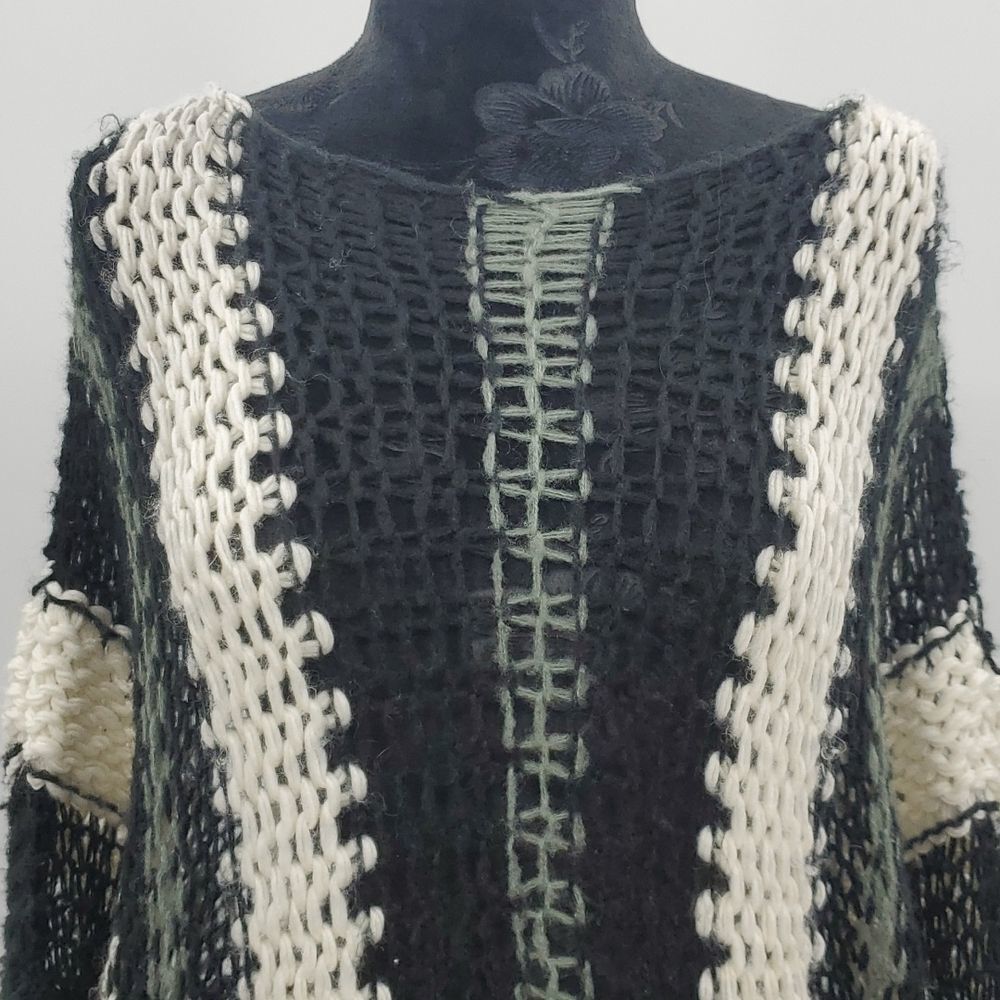 Lumiere Loose Knit Bat Wing Sleeve Sweater. - Picture 7 of 17
